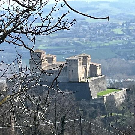 Acero Giallo Parma Buitenkant foto