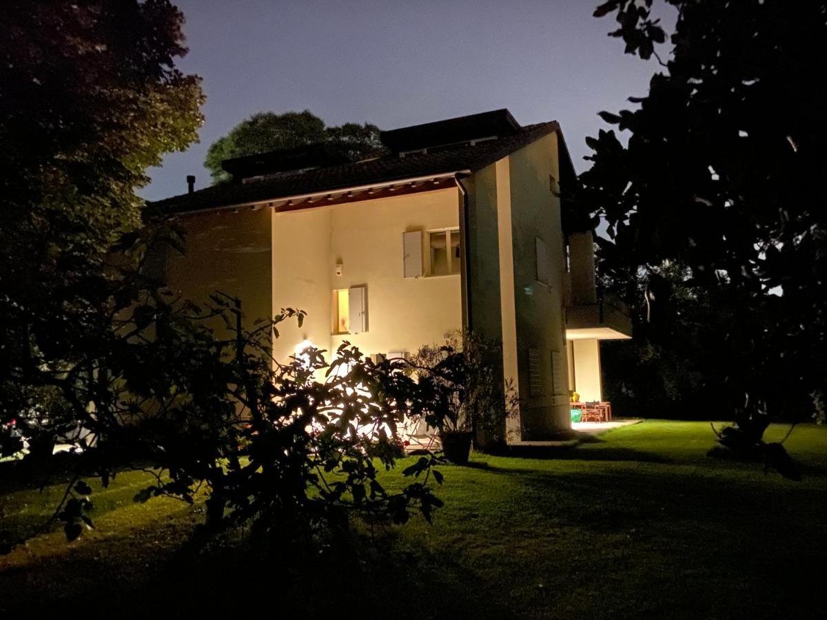 Acero Giallo Parma Buitenkant foto