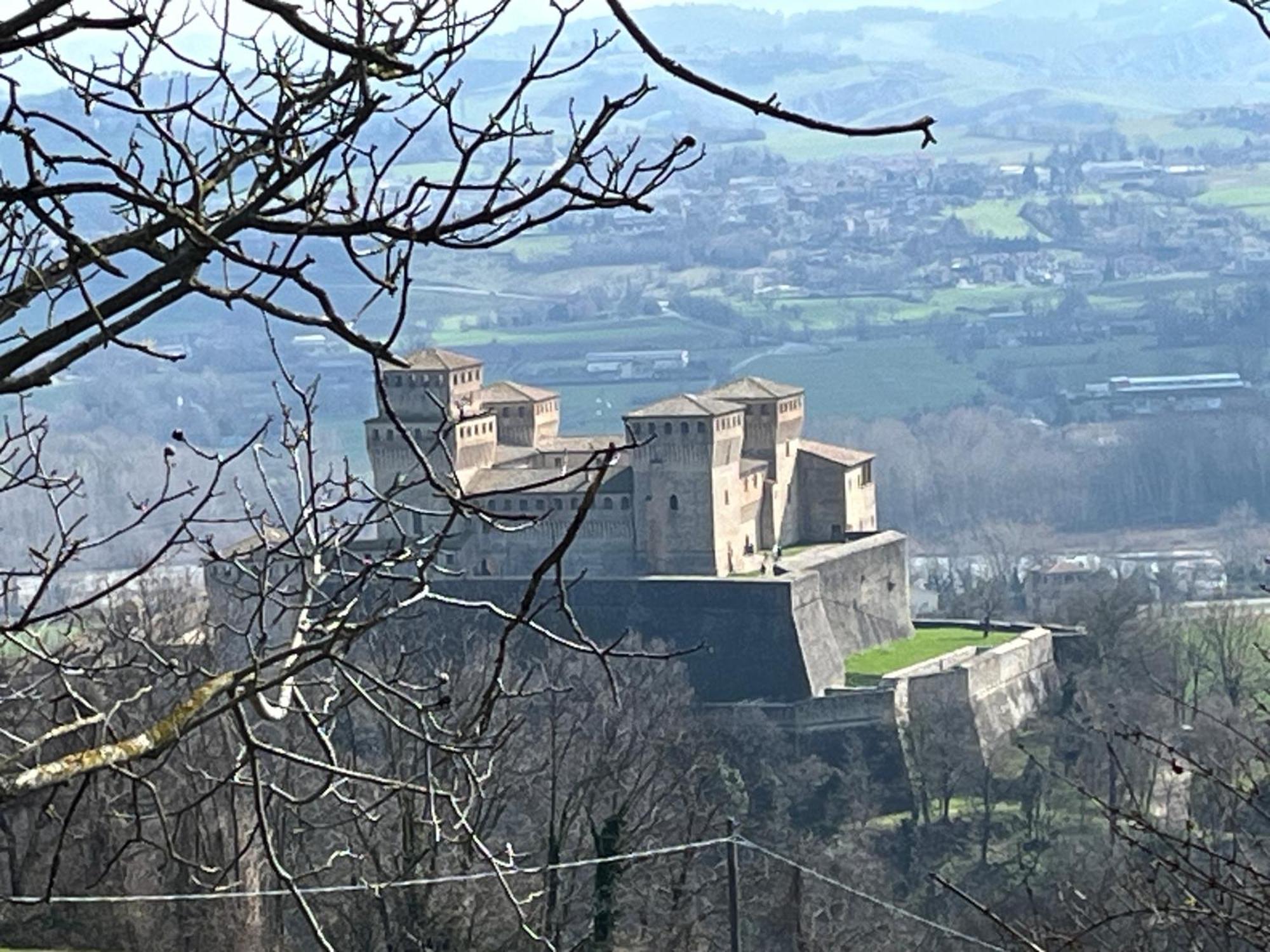 Acero Giallo Parma Buitenkant foto